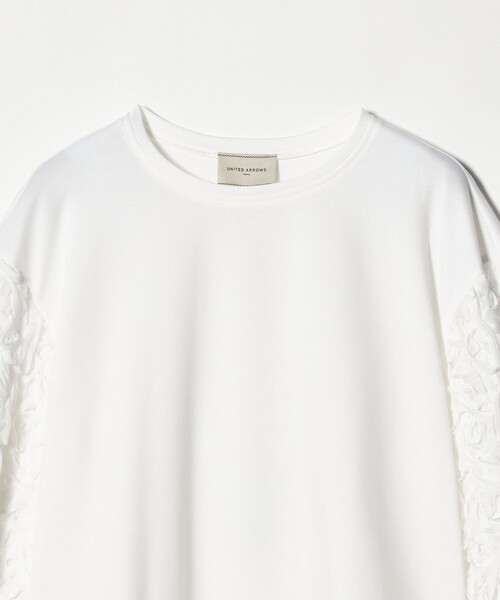 UNITED ARROWS(ユナイテッドアローズ)の「エンブロイダリーフラワー ショルダーコンビ カットソー(Tシャツ/カットソー・レディース・ホワイト/ブラック・FREE)」の11枚目の写真