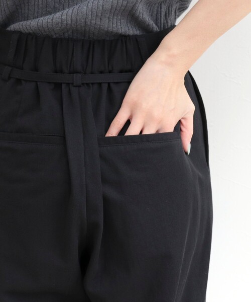fredy emue（フレディエミュ）の「ハイゲージタックパンツ（その他パンツ・レディース・ベージュ/チャコールグレー/ブラック・38/36）」の17枚目の写真