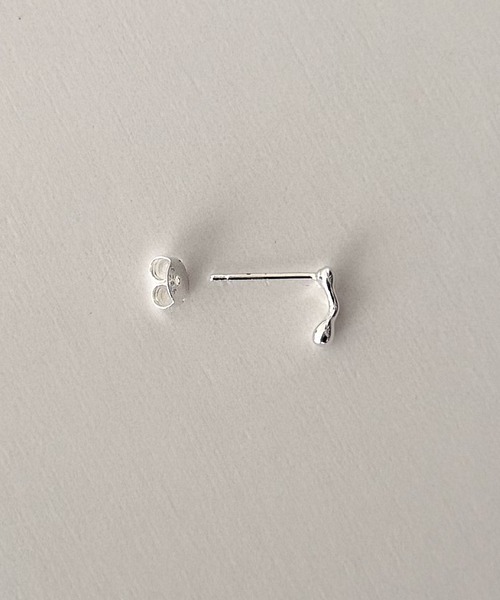 CANAL JEAN（キャナルジーン）の「Pt　【Silver925】ウェーブピアス（ピアス（両耳用）・レディース・シルバー/ゴールド・ONE SIZE）」の9枚目の写真