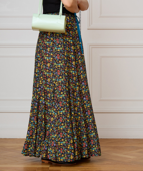 IENA LA BOUCLE（イエナラブークル）の「IENA LA BOUCLE Flower プリントスカート（スカート・レディース・ブラック系その他・36/38）」の6枚目の写真