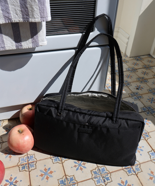 MUCU AND EBONY(ムクアンドエボニー)の「Cozy Square Bag _ Black(ショルダーバッグ・レディース・その他・FREE)」の1枚目の写真