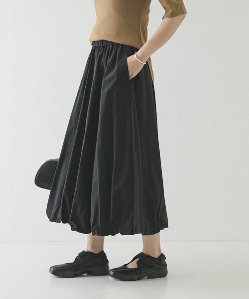 URBAN RESEARCH(アーバンリサーチ)の「バルーンギャザースカート(スカート・レディース・オフホワイト/ブラック/ネイビー・FREE)」の18枚目の写真
