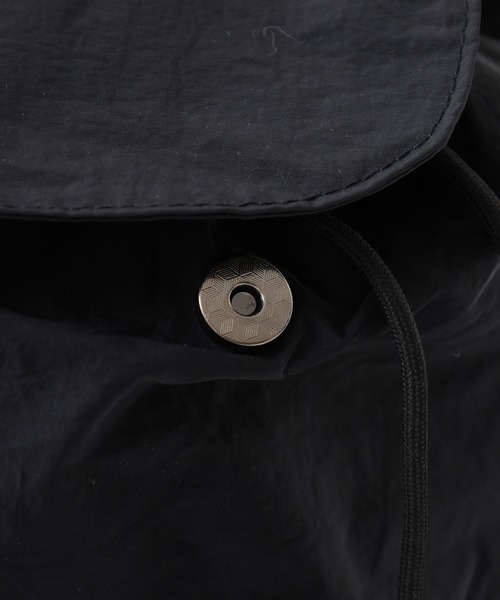 crossi（クロッシー）の「メタリック ドローストリング リュック（バックパック/リュック・レディース・ブラック/シルバー/カーキ/ベージュ・FREE）」の16枚目の写真