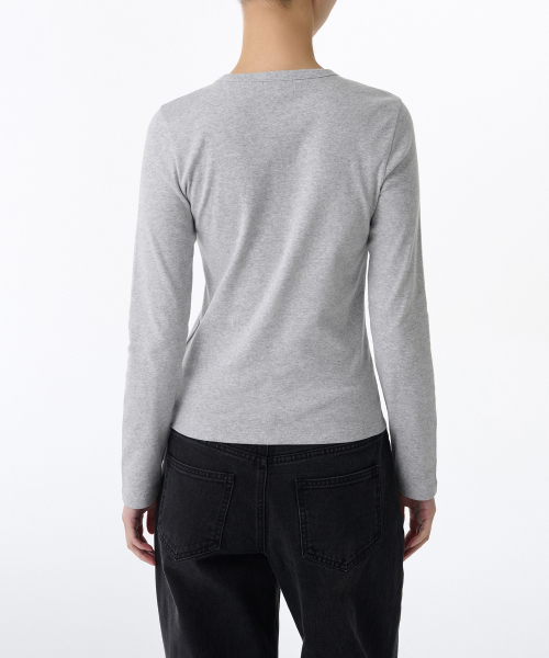 MUSINSA STANDARD WOMAN（ムシンサスタンダードウーマン）の「ウィメンズスリムクルーネック長袖Tシャツ[メランジグレー]（Tシャツ/カットソー・レディース・その他・X-SMALL/SMALL/MEDIUM/LARGE/X-LARGE）」の4枚目の写真