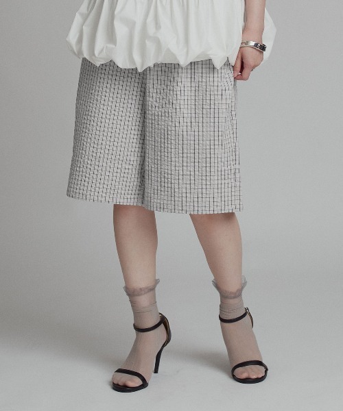 W:Huku(フーク)の「チェック サッカー スラックス バミューダ ハーフパンツ / 短パン / Checkered Slacks Shorts(その他パンツ・レディース・グレー/ブルー/アイボリー・FREE)」の2枚目の写真