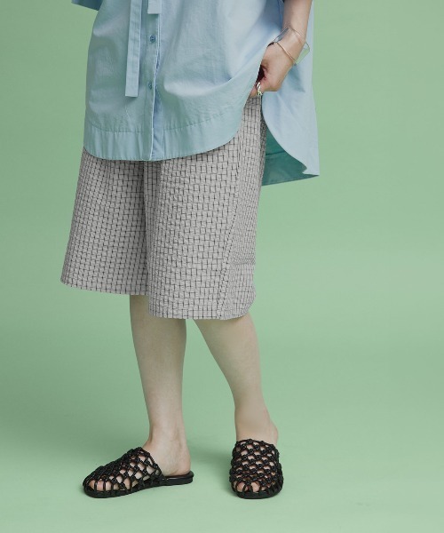 W:Huku(フーク)の「チェック サッカー スラックス バミューダ ハーフパンツ / 短パン / Checkered Slacks Shorts(その他パンツ・レディース・グレー/ブルー/アイボリー・FREE)」の8枚目の写真