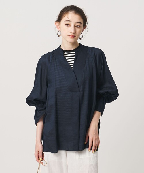 UNITED ARROWS(ユナイテッドアローズ)の「ラミー スキッパー Vネック ブラウス ‐ウォッシャブル‐(シャツ/ブラウス・レディース・その他2/イエロー/ネイビー・FREE)」の2枚目の写真