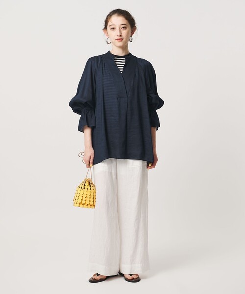 UNITED ARROWS(ユナイテッドアローズ)の「ラミー スキッパー Vネック ブラウス ‐ウォッシャブル‐(シャツ/ブラウス・レディース・その他2/イエロー/ネイビー・FREE)」の5枚目の写真
