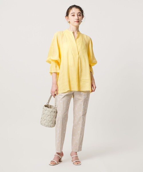 UNITED ARROWS(ユナイテッドアローズ)の「ラミー スキッパー Vネック ブラウス ‐ウォッシャブル‐(シャツ/ブラウス・レディース・その他2/イエロー/ネイビー・FREE)」の7枚目の写真