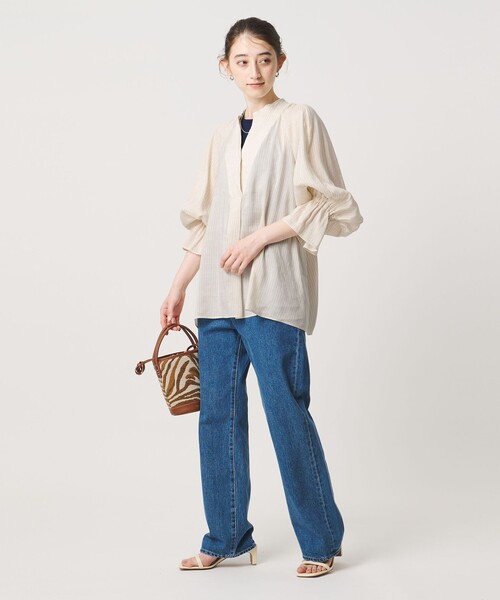 UNITED ARROWS(ユナイテッドアローズ)の「ラミー スキッパー Vネック ブラウス ‐ウォッシャブル‐(シャツ/ブラウス・レディース・その他2/イエロー/ネイビー・FREE)」の11枚目の写真