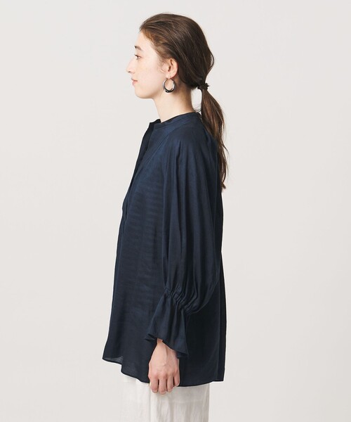 UNITED ARROWS(ユナイテッドアローズ)の「ラミー スキッパー Vネック ブラウス ‐ウォッシャブル‐(シャツ/ブラウス・レディース・その他2/イエロー/ネイビー・FREE)」の13枚目の写真