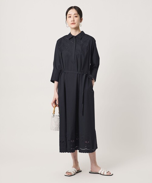 UNITED ARROWS(ユナイテッドアローズ)の「カットワーク シャツワンピース(ワンピース・レディース・オフホワイト/ネイビー・FREE)」の2枚目の写真