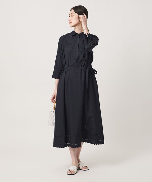 UNITED ARROWS(ユナイテッドアローズ)の「カットワーク シャツワンピース(ワンピース・レディース・オフホワイト/ネイビー・FREE)」の9枚目の写真