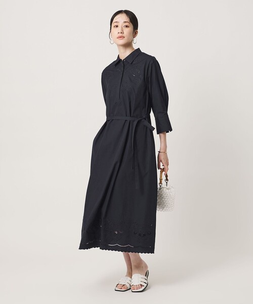 UNITED ARROWS(ユナイテッドアローズ)の「カットワーク シャツワンピース(ワンピース・レディース・オフホワイト/ネイビー・FREE)」の10枚目の写真