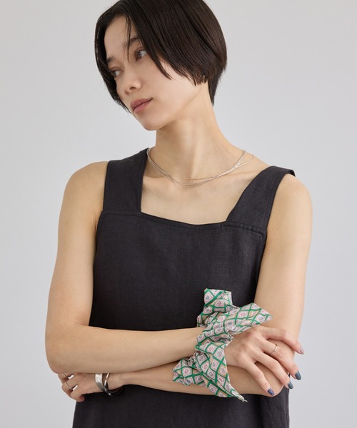 SALON adam et rope'(サロン アダム エ ロペ)の「リバティシュシュ LARGE(シュシュ・レディース・ブラック系その他/ブルー系その他4/グリーン系その他・FREE)」の2枚目の写真