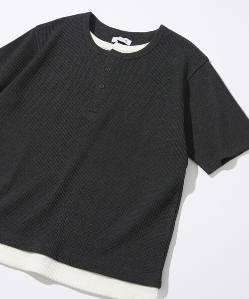 FREAK'S STORE(フリークスストア)の「ワッフル フェイクレイヤード ヘンリーネック Tシャツ(Tシャツ/カットソー・メンズ・チャコールグレー/ライトグレー/ブラウン・SMALL/MEDIUM/LARGE)」の2枚目の写真