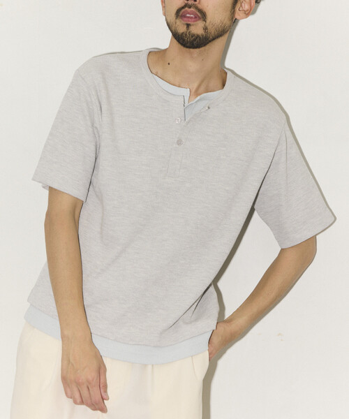 FREAK'S STORE(フリークスストア)の「ワッフル フェイクレイヤード ヘンリーネック Tシャツ(Tシャツ/カットソー・メンズ・チャコールグレー/ライトグレー/ブラウン・SMALL/MEDIUM/LARGE)」の10枚目の写真