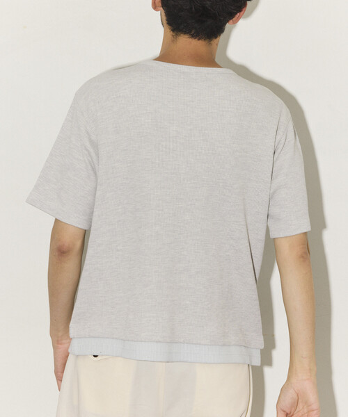 FREAK'S STORE(フリークスストア)の「ワッフル フェイクレイヤード ヘンリーネック Tシャツ(Tシャツ/カットソー・メンズ・チャコールグレー/ライトグレー/ブラウン・SMALL/MEDIUM/LARGE)」の4枚目の写真