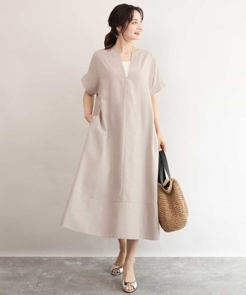 MK MICHEL KLEIN（エムケーミッシェルクラン）の「[洗える]深V開きサックワンピース（ワンピース・レディース・グリーン/ベージュ・38）」の2枚目の写真