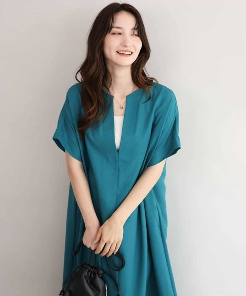 MK MICHEL KLEIN（エムケーミッシェルクラン）の「[洗える]深V開きサックワンピース（ワンピース・レディース・グリーン/ベージュ・38）」の4枚目の写真