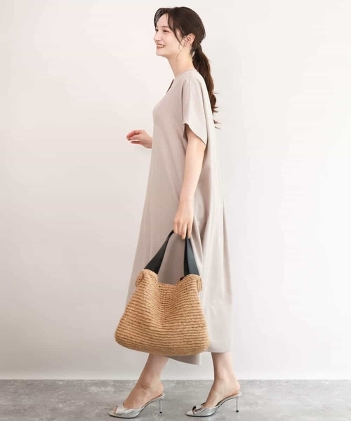 MK MICHEL KLEIN（エムケーミッシェルクラン）の「[洗える]深V開きサックワンピース（ワンピース・レディース・グリーン/ベージュ・38）」の15枚目の写真