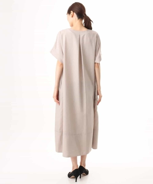 MK MICHEL KLEIN（エムケーミッシェルクラン）の「[洗える]深V開きサックワンピース（ワンピース・レディース・グリーン/ベージュ・38）」の19枚目の写真