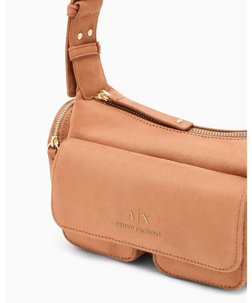 ARMANI EXCHANGE(アルマーニエクスチェンジ)の「【A|X アルマーニ エクスチェンジ】AXロゴ スエードタッチ マルチポケット ワンハンドルバッグ(ハンドバッグ・レディース・キャメル・FREE)」の6枚目の写真