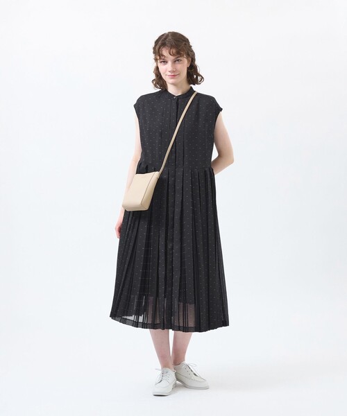 MACKINTOSH PHILOSOPHY（ﾏｯｷﾝﾄｯｼｭ ﾌｨﾛｿﾌｨｰ）の「【WEB&一部店舗限定】【WILLINGHAM DRESS】トリプルドットプリーツ（ワンピース・レディース・ホワイト系その他/ブラック・36/38）」の4枚目の写真