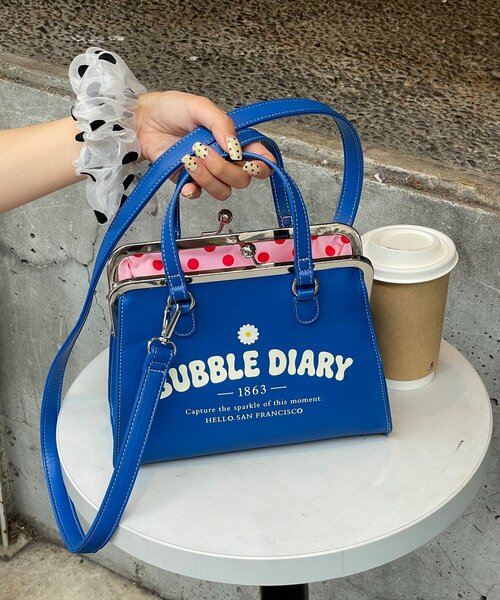 HELLO.SANFRANCISCO(ハローサンフランシスコ)の「【HELLO.SANFRANCISCO/ハローサンフランシスコ】マーガレットロゴがま口ショルダー(トートバッグ・レディース・ホワイト/ブルー・ONE SIZE)」の1枚目の写真