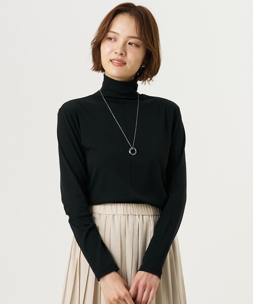 J.PRESS(ジェイプレス)の「【レイヤードスタイルに】シアータートル カットソー(Tシャツ/カットソー・レディース・ブラック系/アイボリー系/ライトグレー系/サックスブルー系/シルバー系・MEDIUM/LARGE)」の2枚目の写真