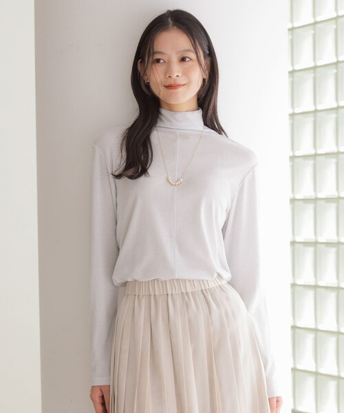 J.PRESS(ジェイプレス)の「【レイヤードスタイルに】シアータートル カットソー(Tシャツ/カットソー・レディース・ブラック系/アイボリー系/ライトグレー系/サックスブルー系/シルバー系・MEDIUM/LARGE)」の5枚目の写真
