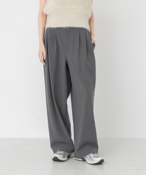 URBAN RESEARCH(アーバンリサーチ)の「『4サイズ展開』スリータックワイドパンツ(その他パンツ・レディース・ブラック/チャコールグレー・34/40/38/36)」の1枚目の写真