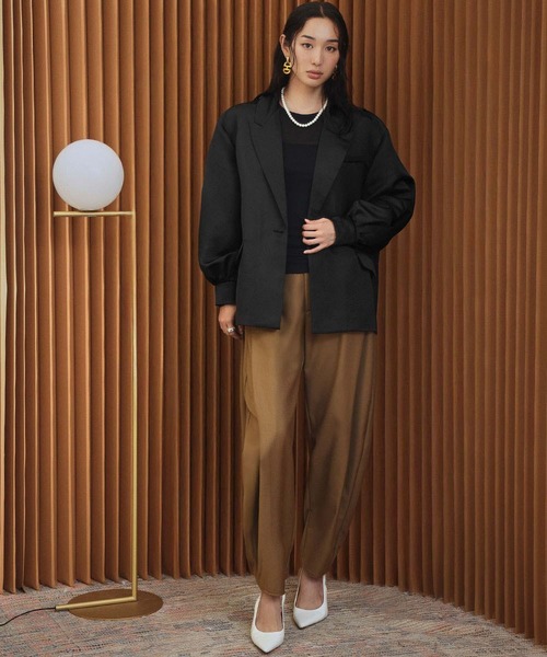 ELFRANK（エルフランク）の「【2026AW】【M～Lサイズ展開】サテンオーバーサイズテーラードジャケット 洗える《着用動画あり》（テーラードジャケット・レディース・ブラック/オフホワイト・M/L）」の2枚目の写真