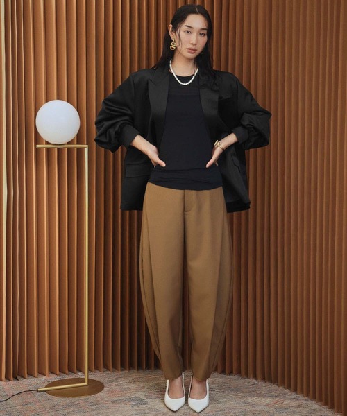 ELFRANK（エルフランク）の「【2026AW】【M～Lサイズ展開】サテンオーバーサイズテーラードジャケット 洗える《着用動画あり》（テーラードジャケット・レディース・ブラック/オフホワイト・M/L）」の15枚目の写真