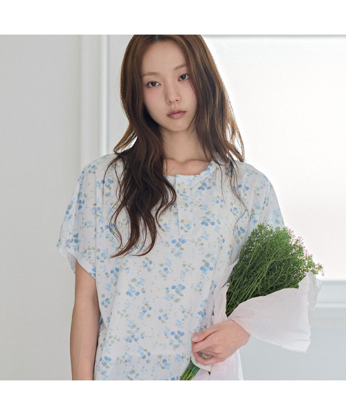 MUSEMOOD（ミューズムード）の「ブルーローズドルマンTシャツ（Tシャツ/カットソー・レディース・その他・FREE）」の2枚目の写真