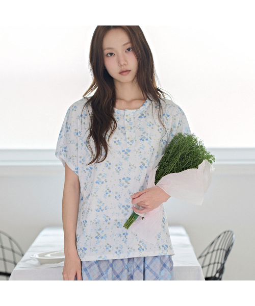 MUSEMOOD（ミューズムード）の「ブルーローズドルマンTシャツ（Tシャツ/カットソー・レディース・その他・FREE）」の4枚目の写真