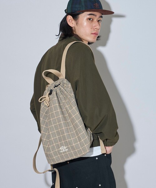 FREAK'S STORE(フリークスストア)の「UMBRO/アンブロ SP Packable Flannel Mini Bag/別注 パッカブル フランネル ミニバッグ/ナップサック型(バックパック/リュック・メンズ・ベージュ/ネイビー/ブラウン/ブラック・ONE SIZE)」の4枚目の写真