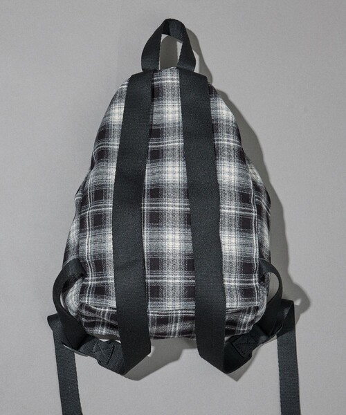 FREAK'S STORE(フリークスストア)の「UMBRO/アンブロ SP Packable Flannel Mini Bag/別注 パッカブル フランネル ミニバッグ/ナップサック型(バックパック/リュック・メンズ・ベージュ/ネイビー/ブラウン/ブラック・ONE SIZE)」の8枚目の写真