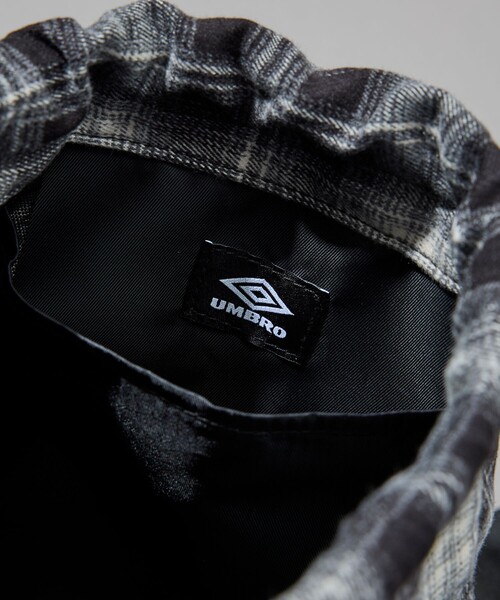 FREAK'S STORE(フリークスストア)の「UMBRO/アンブロ SP Packable Flannel Mini Bag/別注 パッカブル フランネル ミニバッグ/ナップサック型(バックパック/リュック・メンズ・ベージュ/ネイビー/ブラウン/ブラック・ONE SIZE)」の11枚目の写真