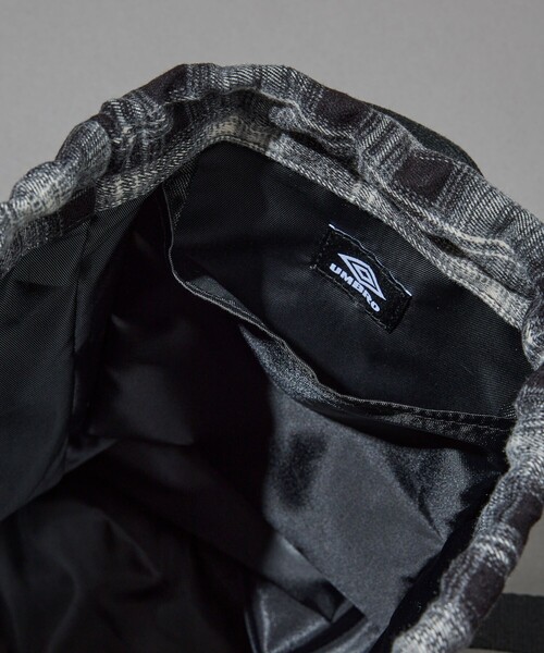 FREAK'S STORE(フリークスストア)の「UMBRO/アンブロ SP Packable Flannel Mini Bag/別注 パッカブル フランネル ミニバッグ/ナップサック型(バックパック/リュック・メンズ・ベージュ/ネイビー/ブラウン/ブラック・ONE SIZE)」の12枚目の写真