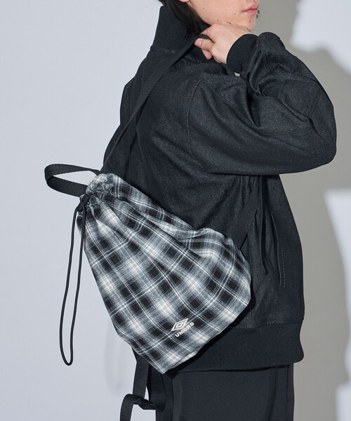 FREAK'S STORE(フリークスストア)の「UMBRO/アンブロ SP Packable Flannel Mini Bag/別注 パッカブル フランネル ミニバッグ/ナップサック型(バックパック/リュック・メンズ・ベージュ/ネイビー/ブラウン/ブラック・ONE SIZE)」の18枚目の写真