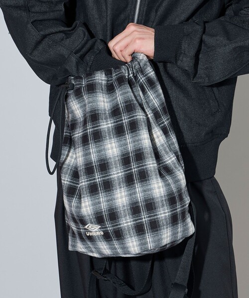 FREAK'S STORE(フリークスストア)の「UMBRO/アンブロ SP Packable Flannel Mini Bag/別注 パッカブル フランネル ミニバッグ/ナップサック型(バックパック/リュック・メンズ・ベージュ/ネイビー/ブラウン/ブラック・ONE SIZE)」の19枚目の写真