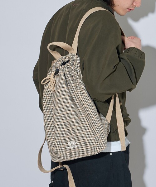 FREAK'S STORE(フリークスストア)の「UMBRO/アンブロ SP Packable Flannel Mini Bag/別注 パッカブル フランネル ミニバッグ/ナップサック型(バックパック/リュック・メンズ・ベージュ/ネイビー/ブラウン/ブラック・ONE SIZE)」の20枚目の写真