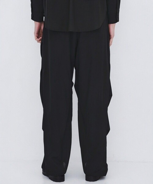 UNITED TOKYO(ユナイテッドトウキョウ)の「【新作】WOOL NYLON RIPSTOP ワイドパラシュートパンツ |撥水/軽量/防汚/通気性/防臭/耐久/シワ防止(その他パンツ・メンズ・カーキ/ブラック・2/1)」の10枚目の写真