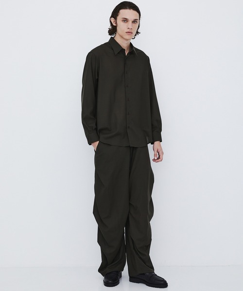 UNITED TOKYO(ユナイテッドトウキョウ)の「【新作】WOOL NYLON RIPSTOP ワイドパラシュートパンツ |撥水/軽量/防汚/通気性/防臭/耐久/シワ防止(その他パンツ・メンズ・カーキ/ブラック・2/1)」の6枚目の写真