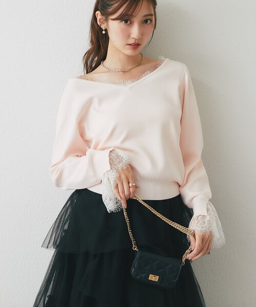 La boutique BonBon(ラブティックボンボン)の「【繊細レースで女子力UP!】レース付きVネックニット(ニット/セーター・レディース・バイオレット/ネイビー/ピンク/オフホワイト・FREE)」の8枚目の写真