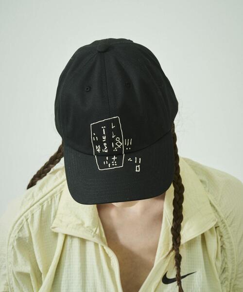 LY(エルワイ)の「LY LETTER CAP(キャップ・レディース・オートミール/ボルドー/パープル/ブラック・-)」の2枚目の写真