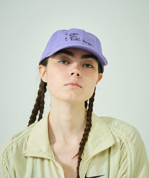LY(エルワイ)の「LY LETTER CAP(キャップ・レディース・オートミール/ボルドー/パープル/ブラック・-)」の5枚目の写真