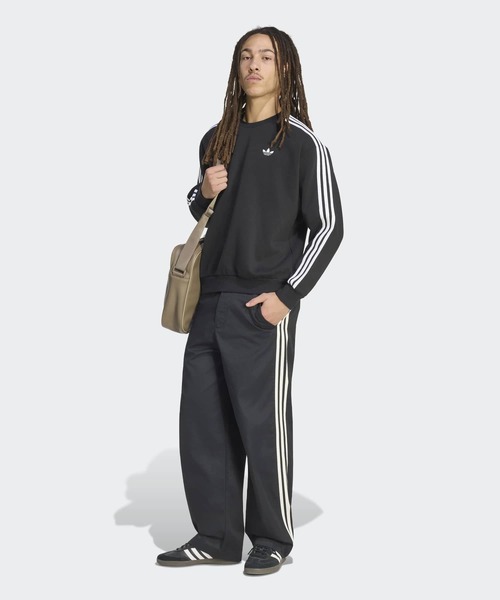 adidas(アディダス)の「アディカラー スリーストライプス オーバーサイズ クルーネック / トレーナー / アディダスオリジナルス adidas Originals(スウェット・メンズ・ブラック・LARGE/3XL/X-LARGE/SMALL/MEDIUM/XX-LARGE)」の4枚目の写真