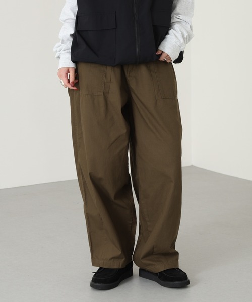 OMNES(オムネス)の「ワッシャーダンプ&デニムバルーンカーゴパンツ(その他パンツ・レディース・ネイビー/ベージュ/ブラック/カーキ・L/M)」の3枚目の写真
